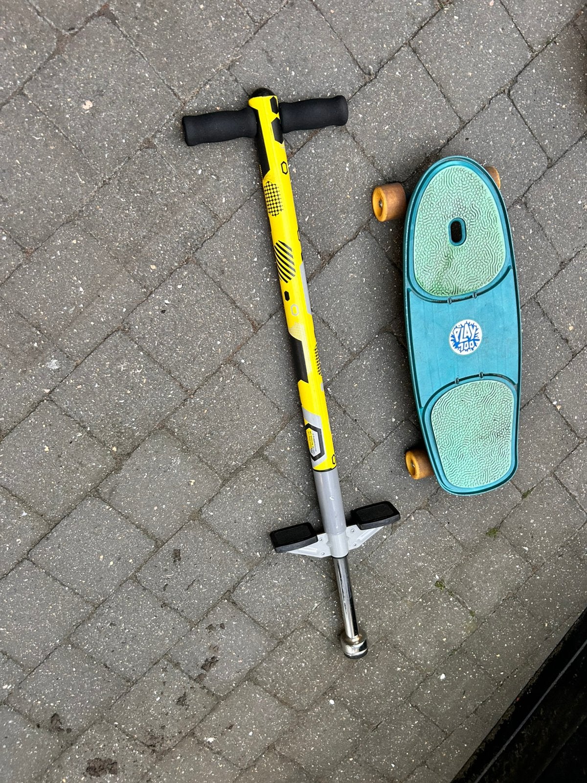 Skateboeard met springstok, Ophalen, Zo goed als nieuw