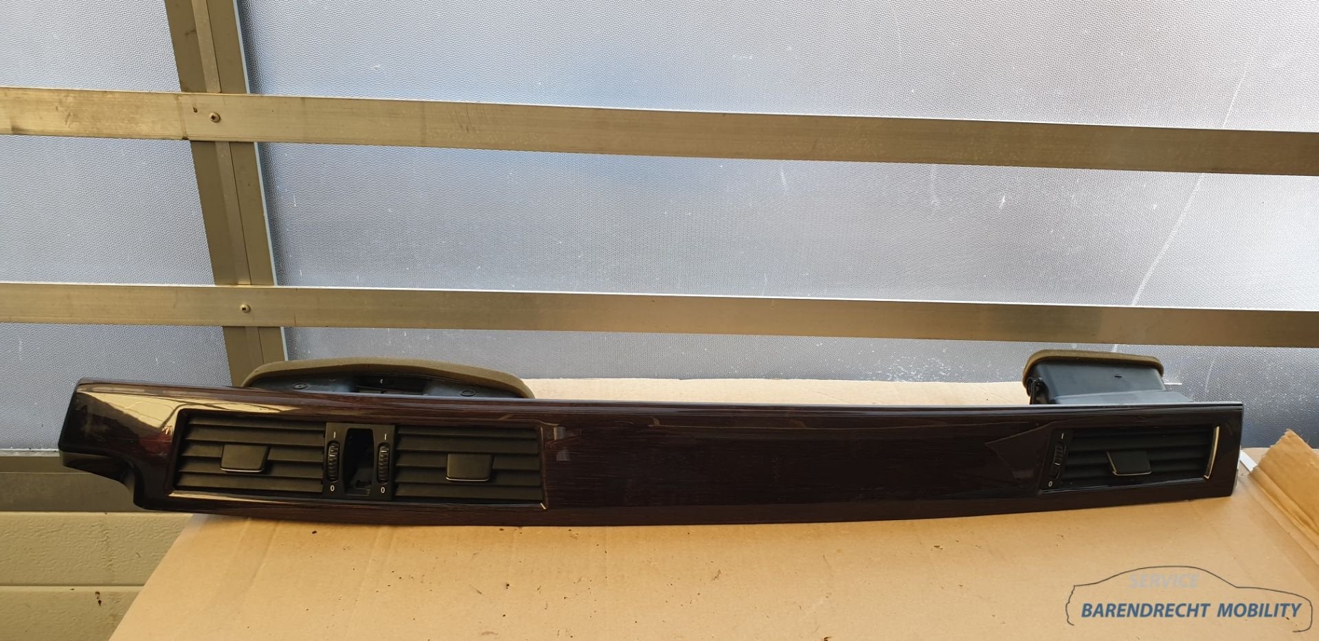 Sierlijst hout ventilatierooster E60 / E61 5 serie BMW dashb, Auto-onderdelen, Petuelring 130
80788  Munich, DE, Gebruikt, Voor