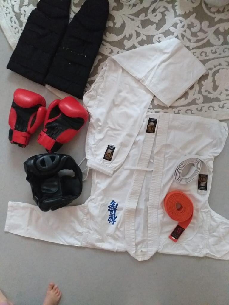 Kimono karate ultra complet etat neuf, Enlèvement, Comme neuf
