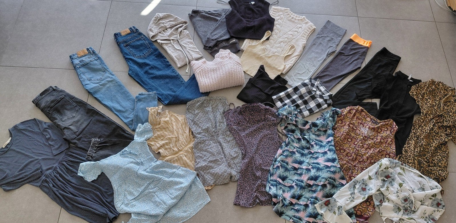 lot de vêtements taille XS 24 pièces!, Vêtements | Femmes, Packs de vêtements pour femmes, Enlèvement