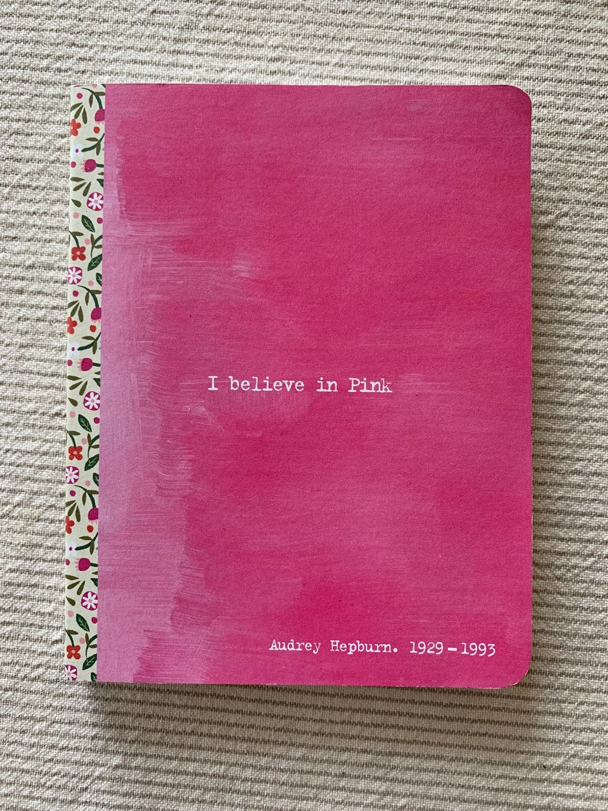 schriftje I believe in pink audrey hepburn, Ophalen