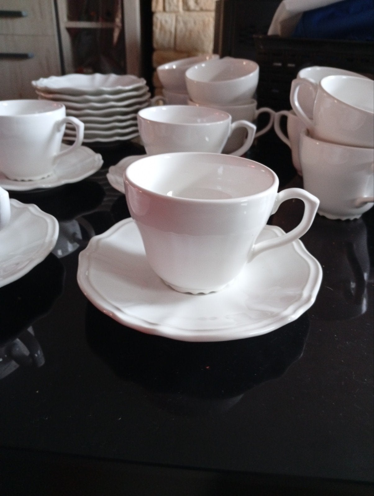 12 tasses blanches avec sous tasses