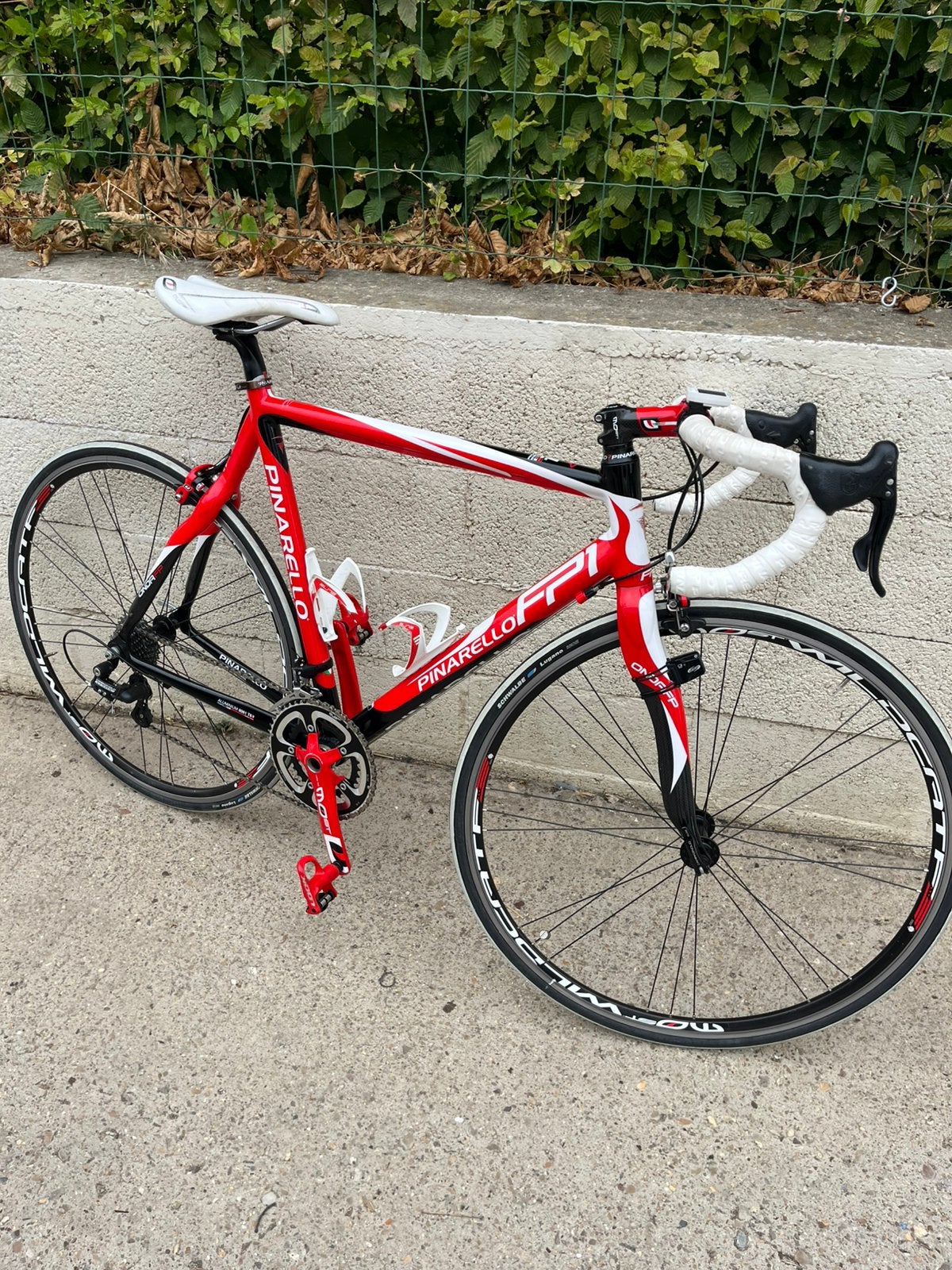 Pinarello koersfiets, Fietsen en Brommers, Fietsen | Racefietsen, Velgrem, Aluminium, Zo goed als nieuw, 15 tot 20 versnellingen