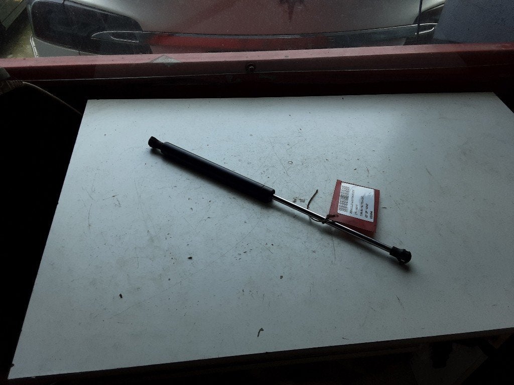 VERIN A GAZ Renault Clio II (BB / CB) (01-1998/08-2016), Renault, Mevr. I. Hauben, Utilisé, Rue de l'Espoir 34 34
4030  GRIVEGNÉE, BE