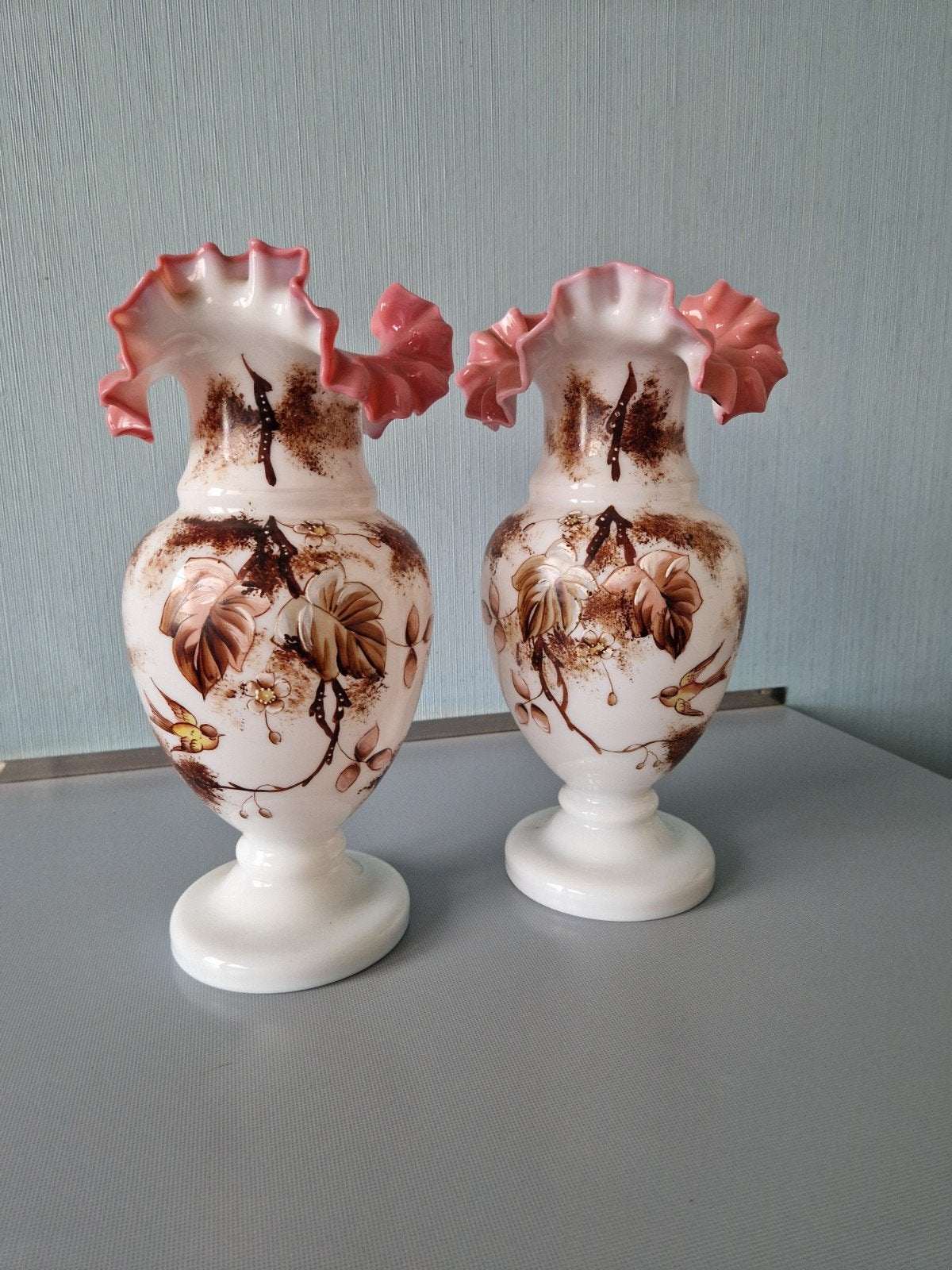 Opaline/melkglas met de hand beschilderde vazen, Ophalen