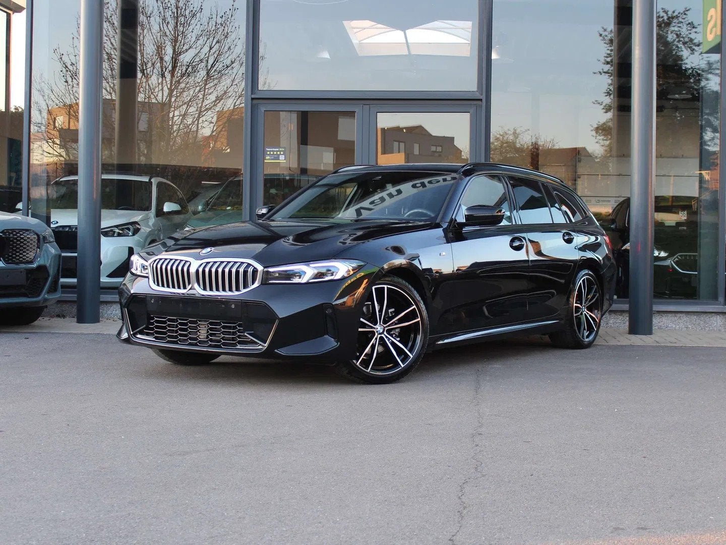 BMW 3 Serie 318 i Touring M Sport / PANO / HUD / CAM / BLIND, Auto's, Automaat, Gebruikt, Zwart, 4 cilinders