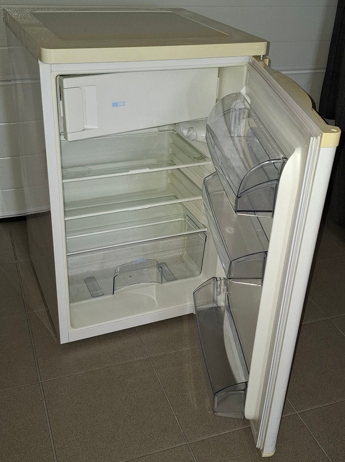 Frigo de table TECNOLUX + petit compartiment congélateur, Electroménager, Enlèvement