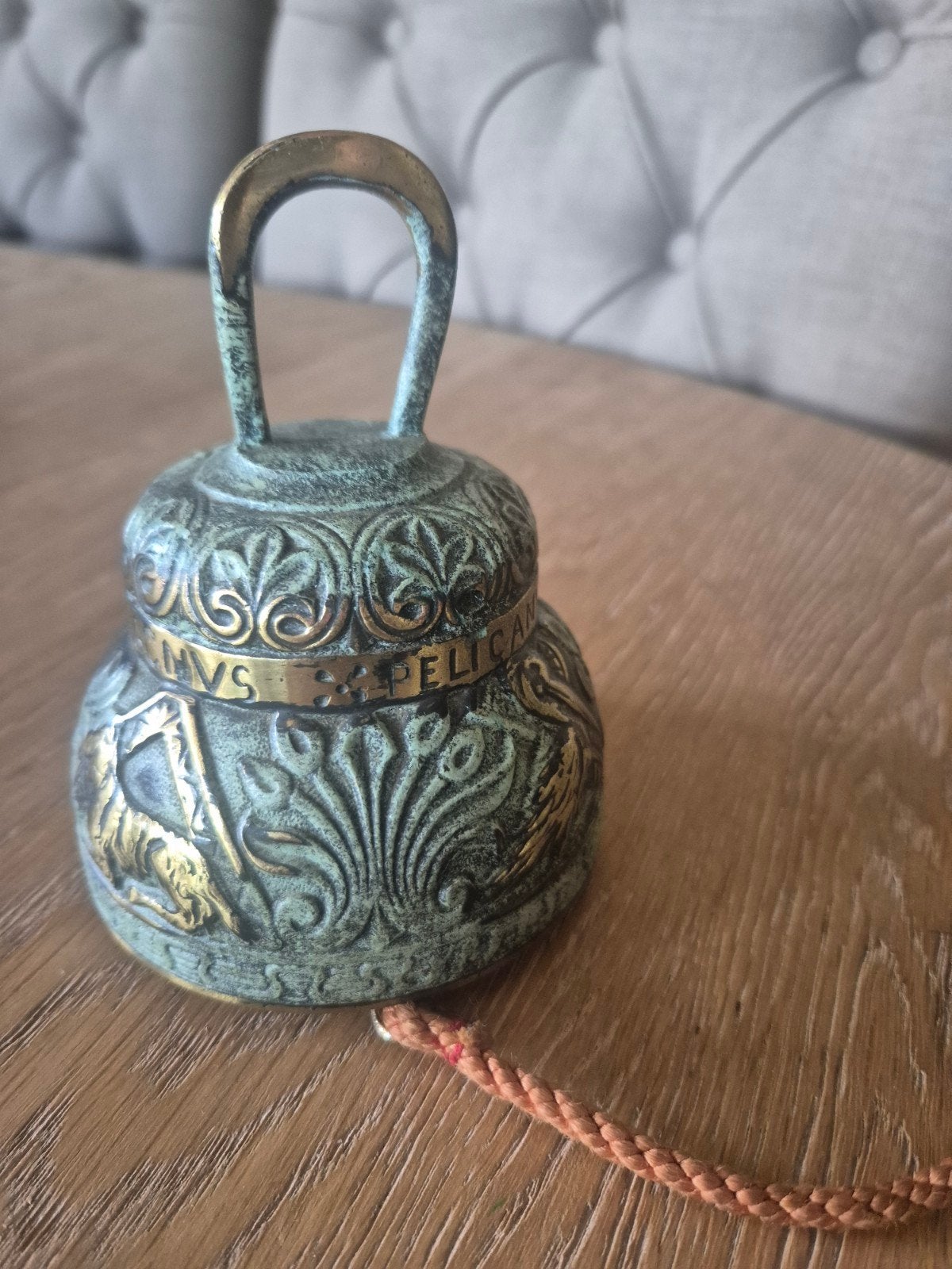 kloosterbel met Romeinse opschriften, Ophalen of Verzenden