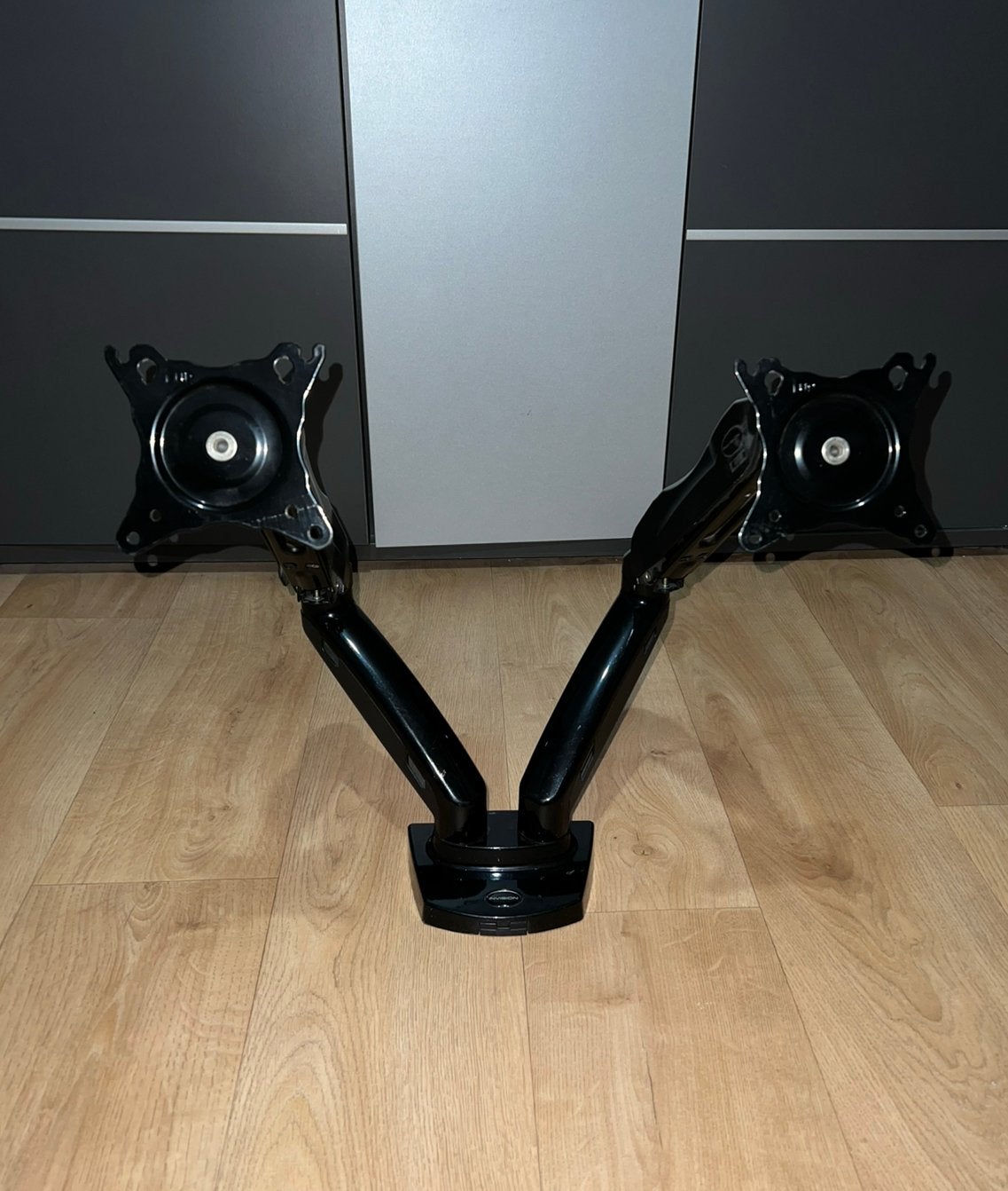 Bras pour double écran Invision MX300 - Sans pince de table, Enlèvement, Utilisé