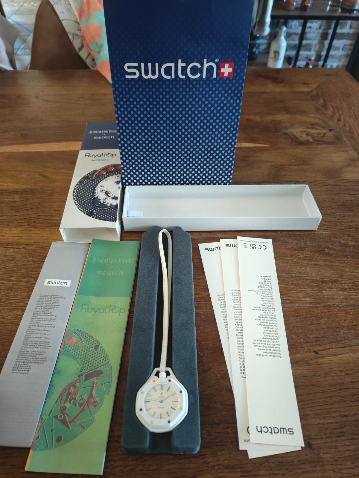 Swatch royal pop, Ophalen of Verzenden, Zakhorloge