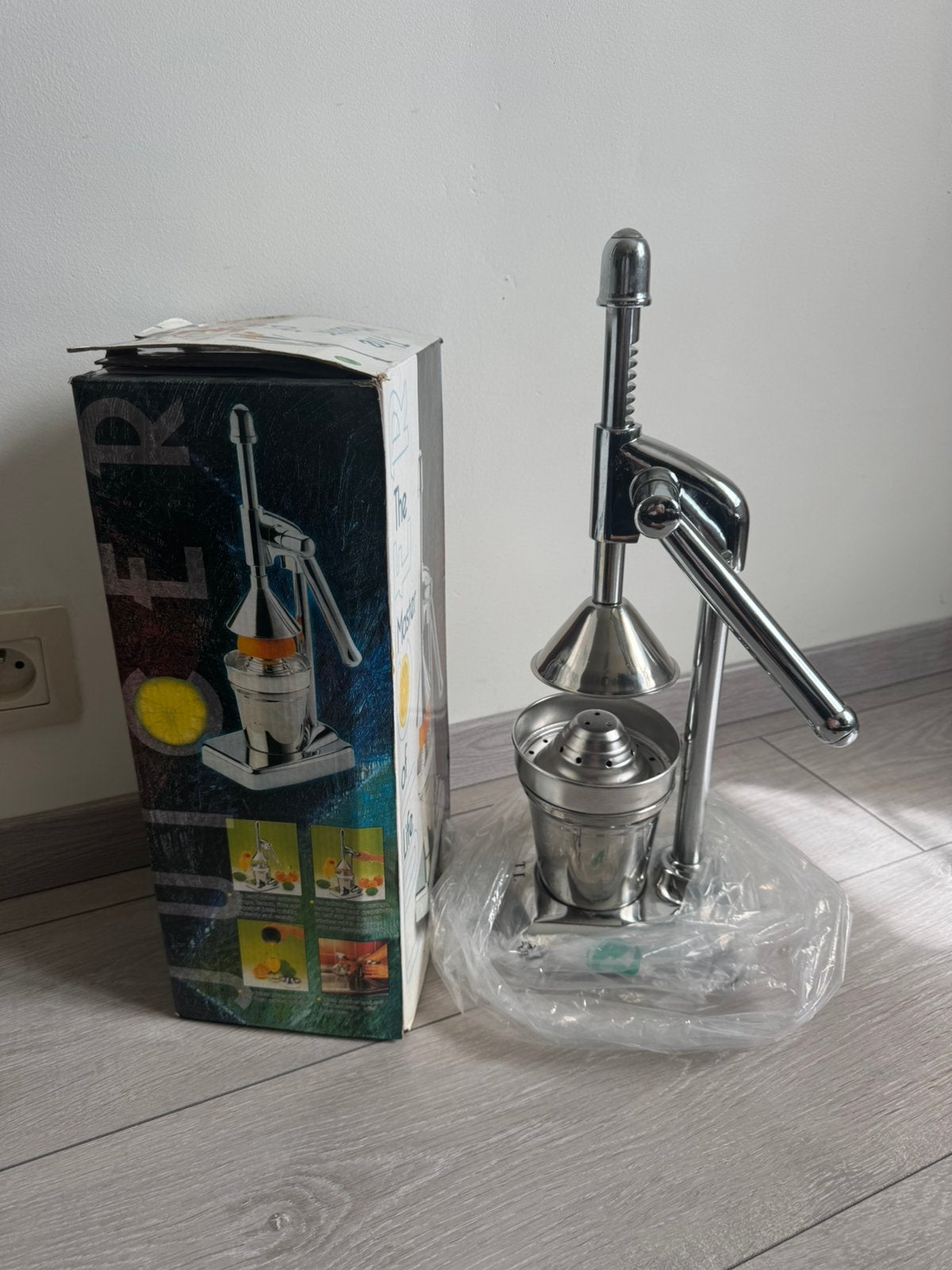 D’extracteur orange ou grenade presse jus, Maison & Meubles, Accessoires pour la Maison | Porte-bouteilles, Enlèvement, Comme neuf