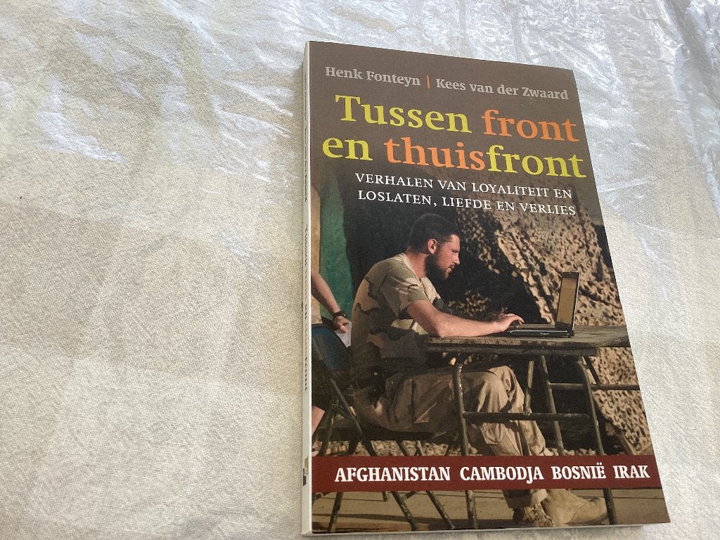 Tussen FRONT en THUISFRONT. Henk Fonteyn, Kees van der Zwaar, Boeken, Boekenweekgeschenken, Ophalen of Verzenden, Zo goed als nieuw