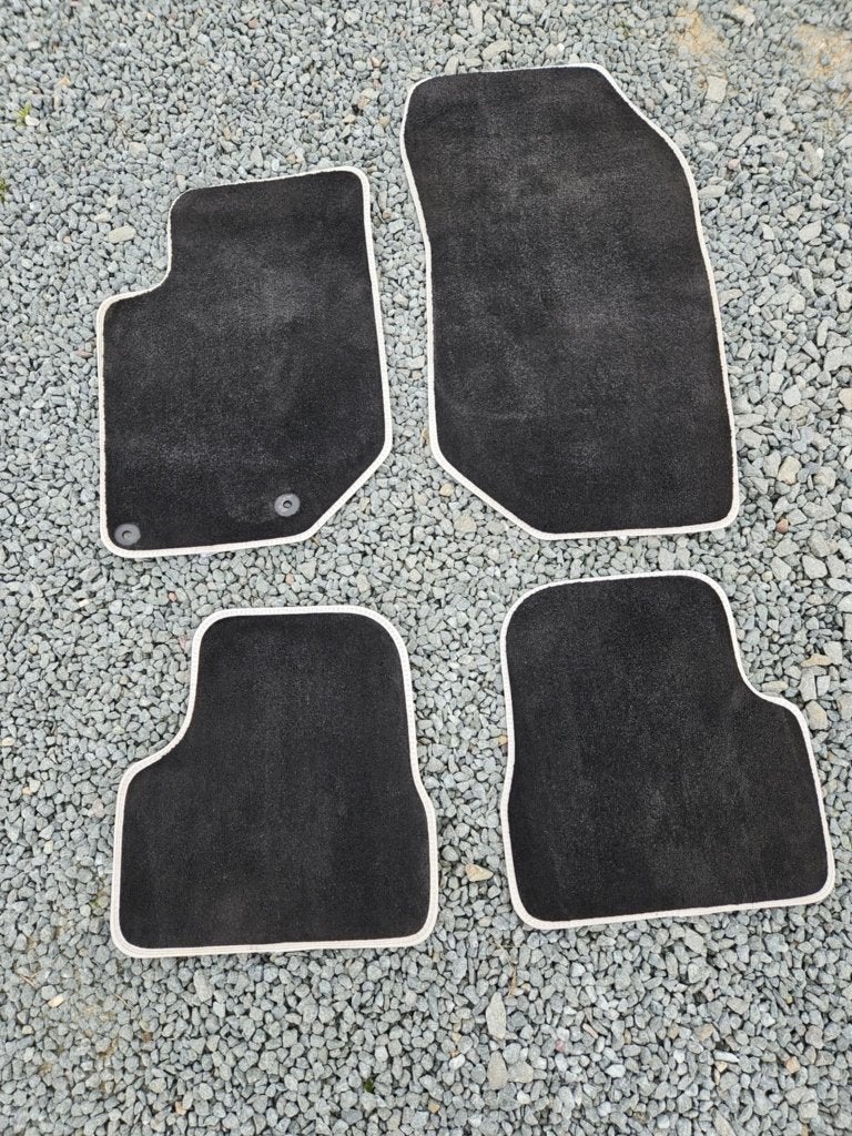 Tapis de sol DS3 2024 bords blancs, Enlèvement, Utilisé