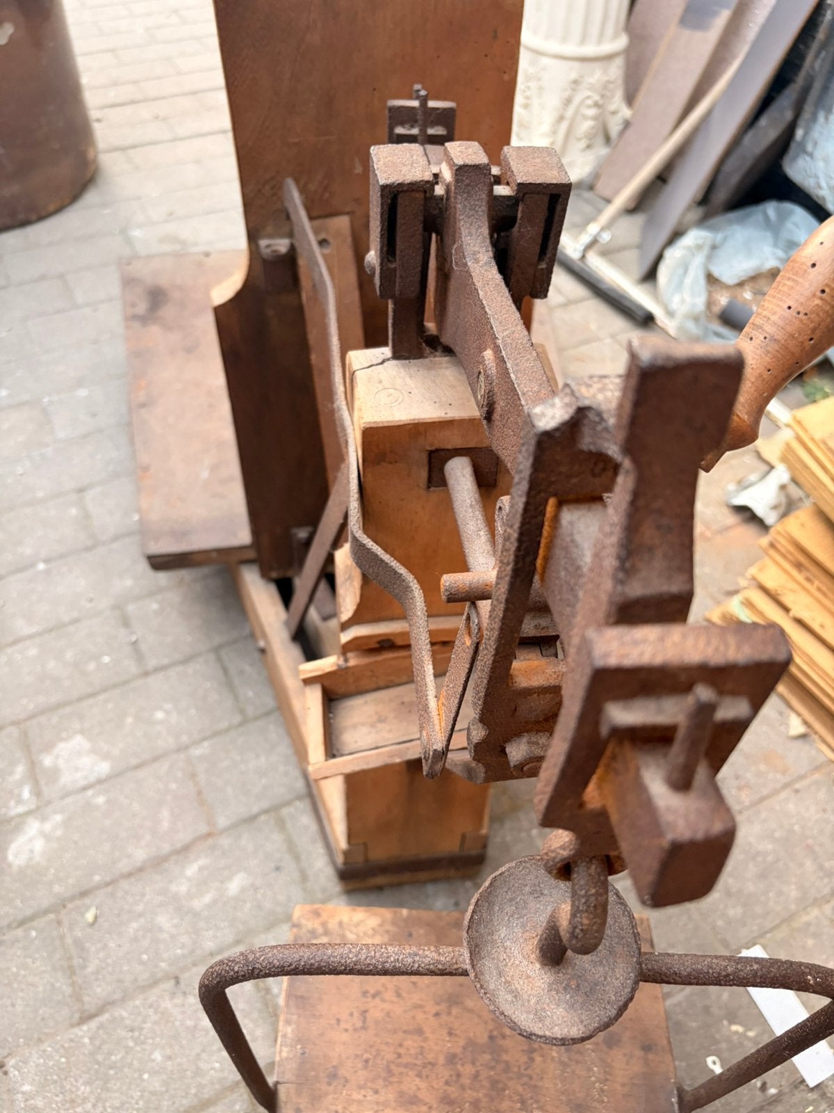 Ancienne balance mécanique antique – Corps en bois, Enlèvement