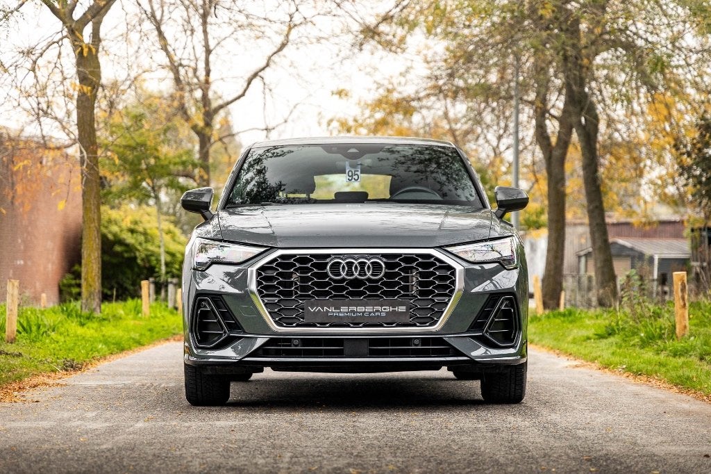 Audi Q3 45 TFSIe S Tronic * LED * Camera * Leder, Autos, Entreprise, Entretenue par le concessionnaire, Noir, 5 portes