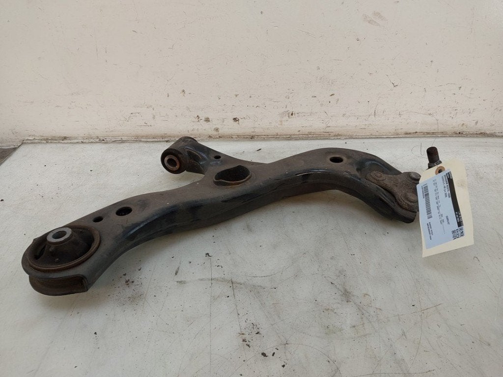 BRAS DE SUSPENSION AVANT DROIT (TRIANGLE) C-HR (X1,X5), Utilisé, Toyota