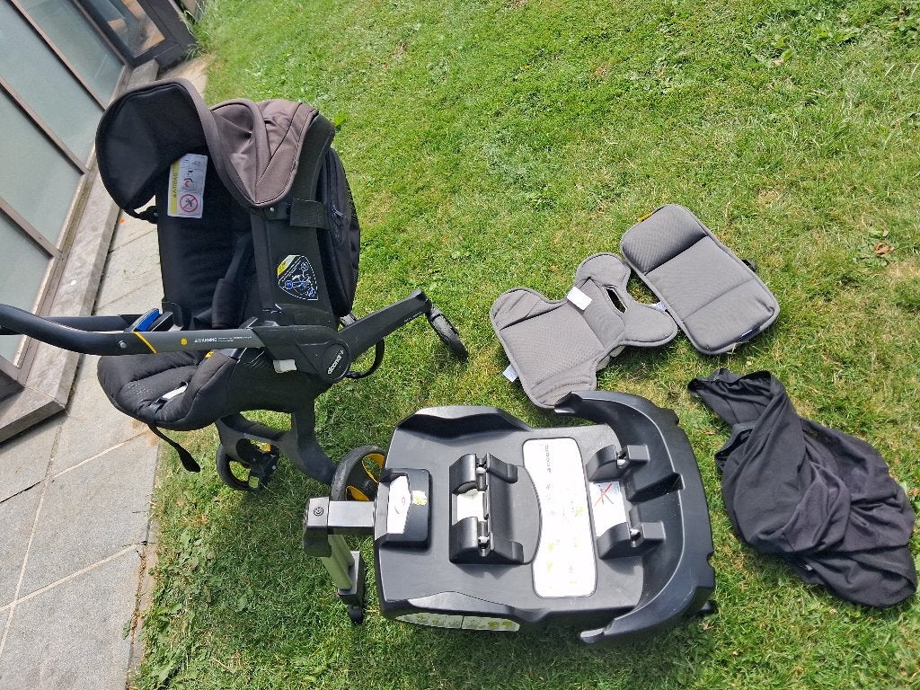 Poussette Doona noir+isofix+sac+moustiquaire+coussin confort, Enlèvement, Utilisé, Poussette
