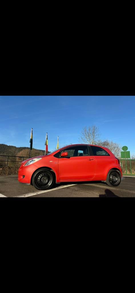 TOYOTA Yaris + Carpass en nieuwe registratieaanvraag, Auto's, Toyota, Particulier, Yaris, ABS, Airbags, Boordcomputer, Centrale vergrendeling