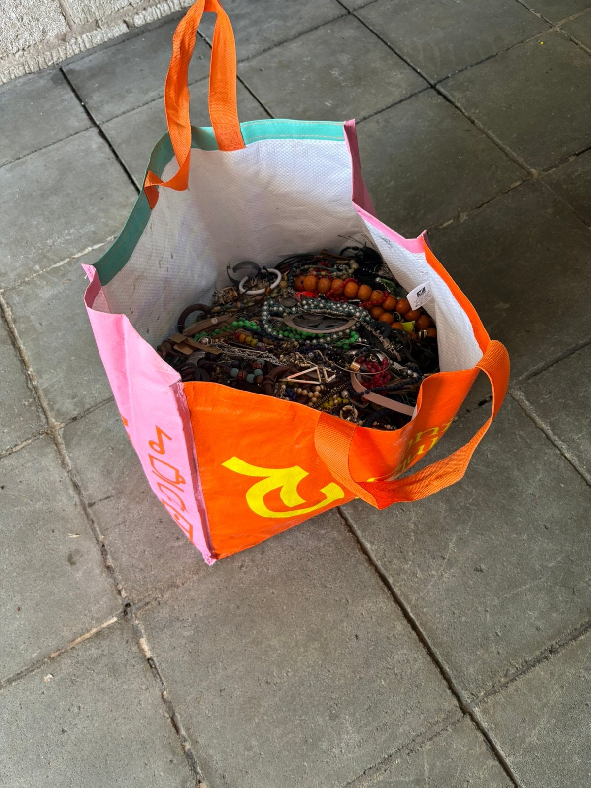 Lot juwelen, Ophalen