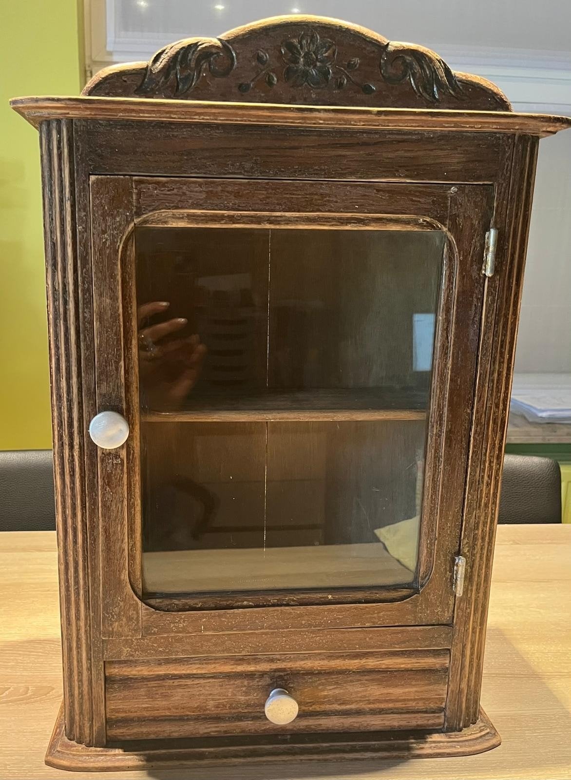 Antieken houten vitrinekastje, Antiek en Kunst, Ophalen
