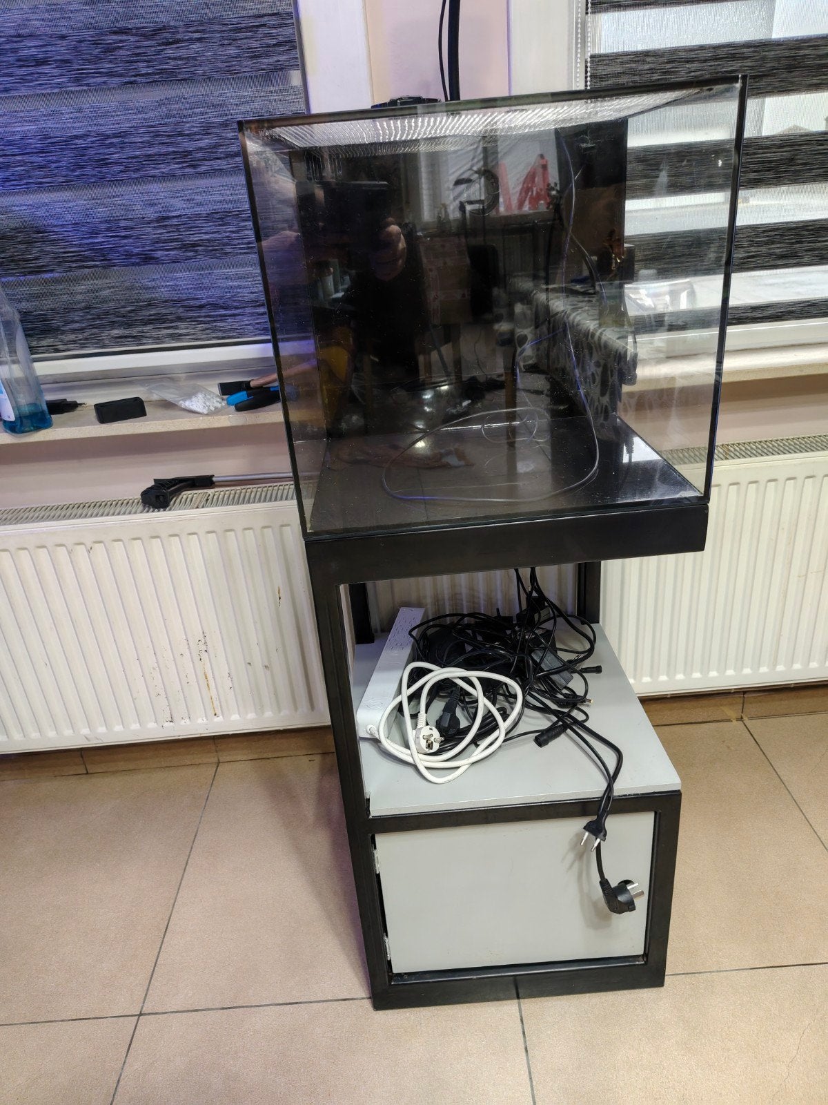 boîte à eau aio20 avec technologie, Accessoires inclus, Aquarium vide, Enlèvement, Utilisé