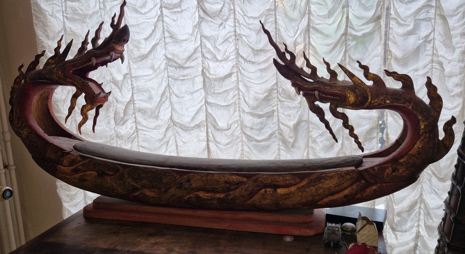 Zeer grote draak in verguld hout, 150 cm., Antiek en Kunst, Ophalen, Gesneden, Hout