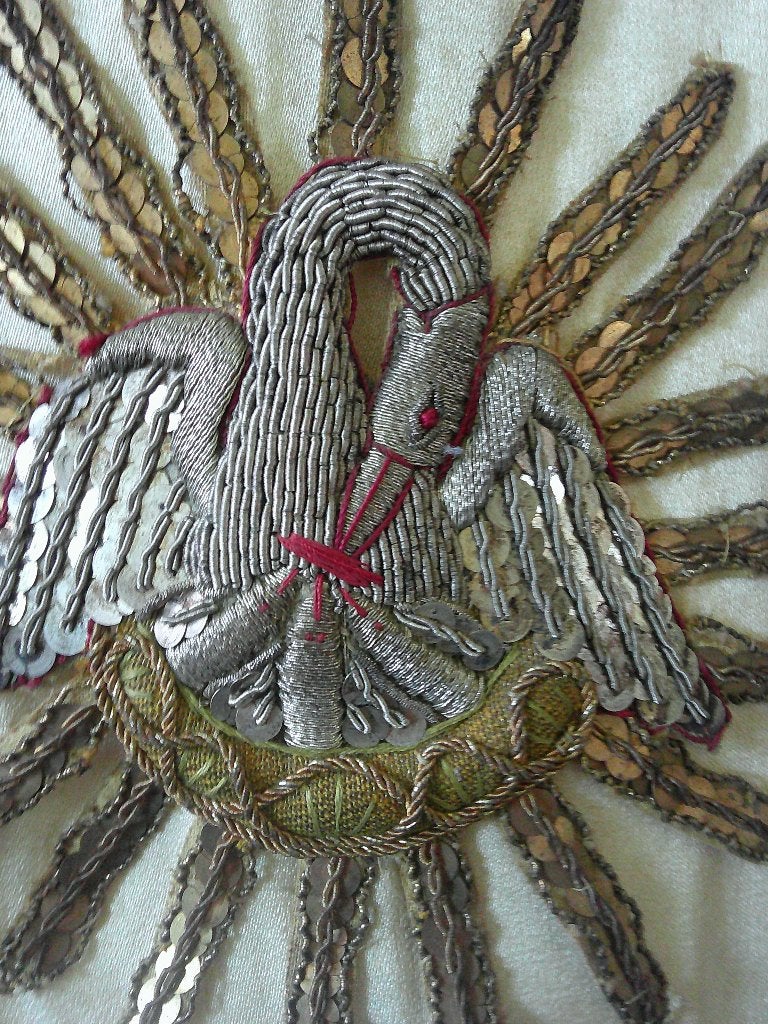 SYMBOLE CHRÉTIEN DU SACRIFICE EN BROCART DORÉ, Enlèvement ou Envoi