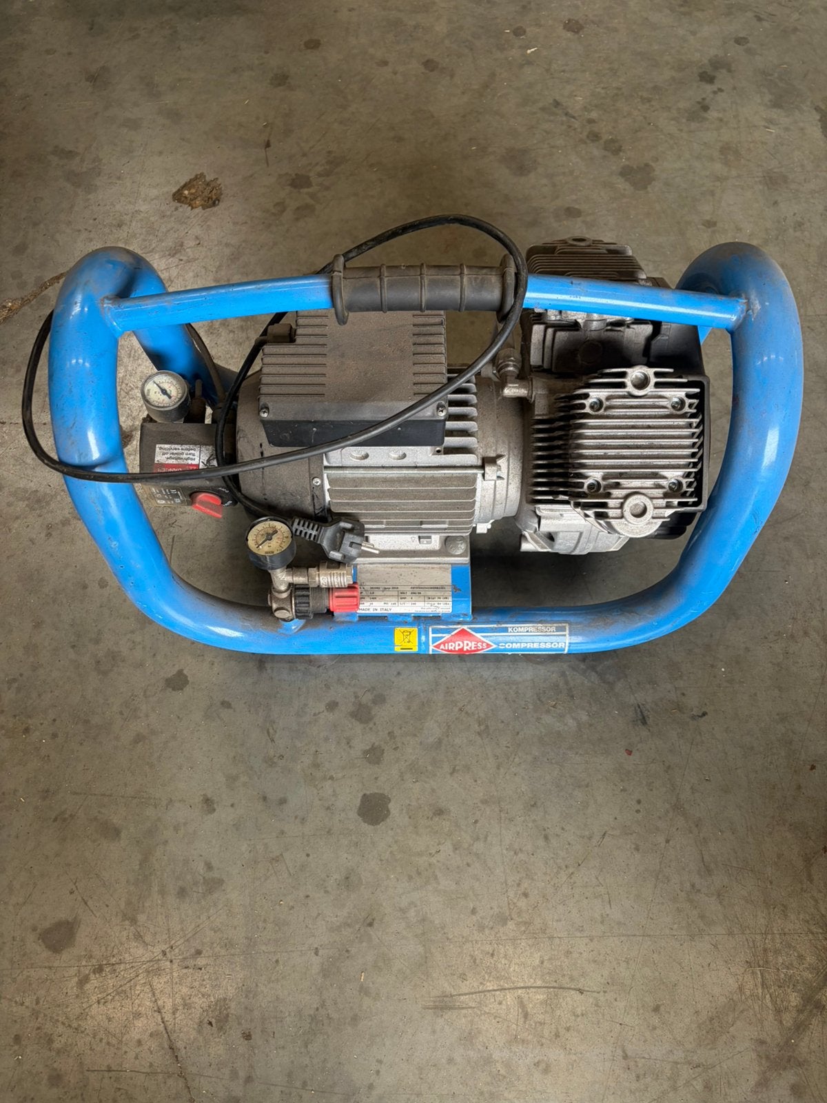 Airpress compressor, Doe-het-zelf en Bouw, Compressors, Ophalen, Zo goed als nieuw