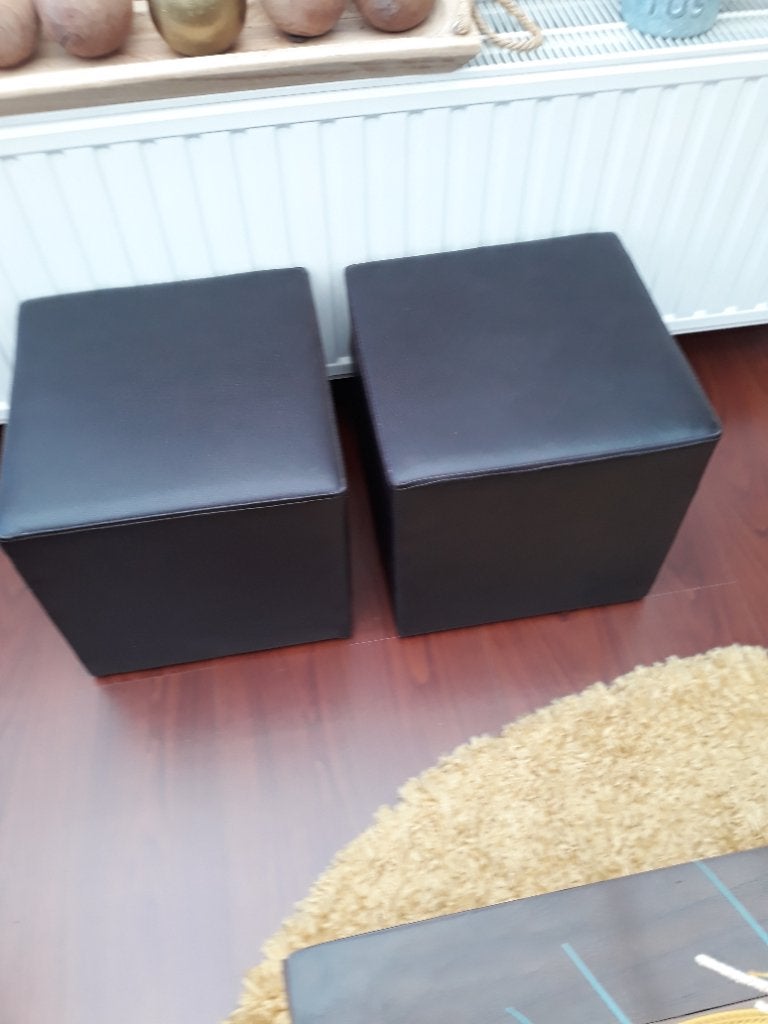 2 poufs skai, Enlèvement, Cuir