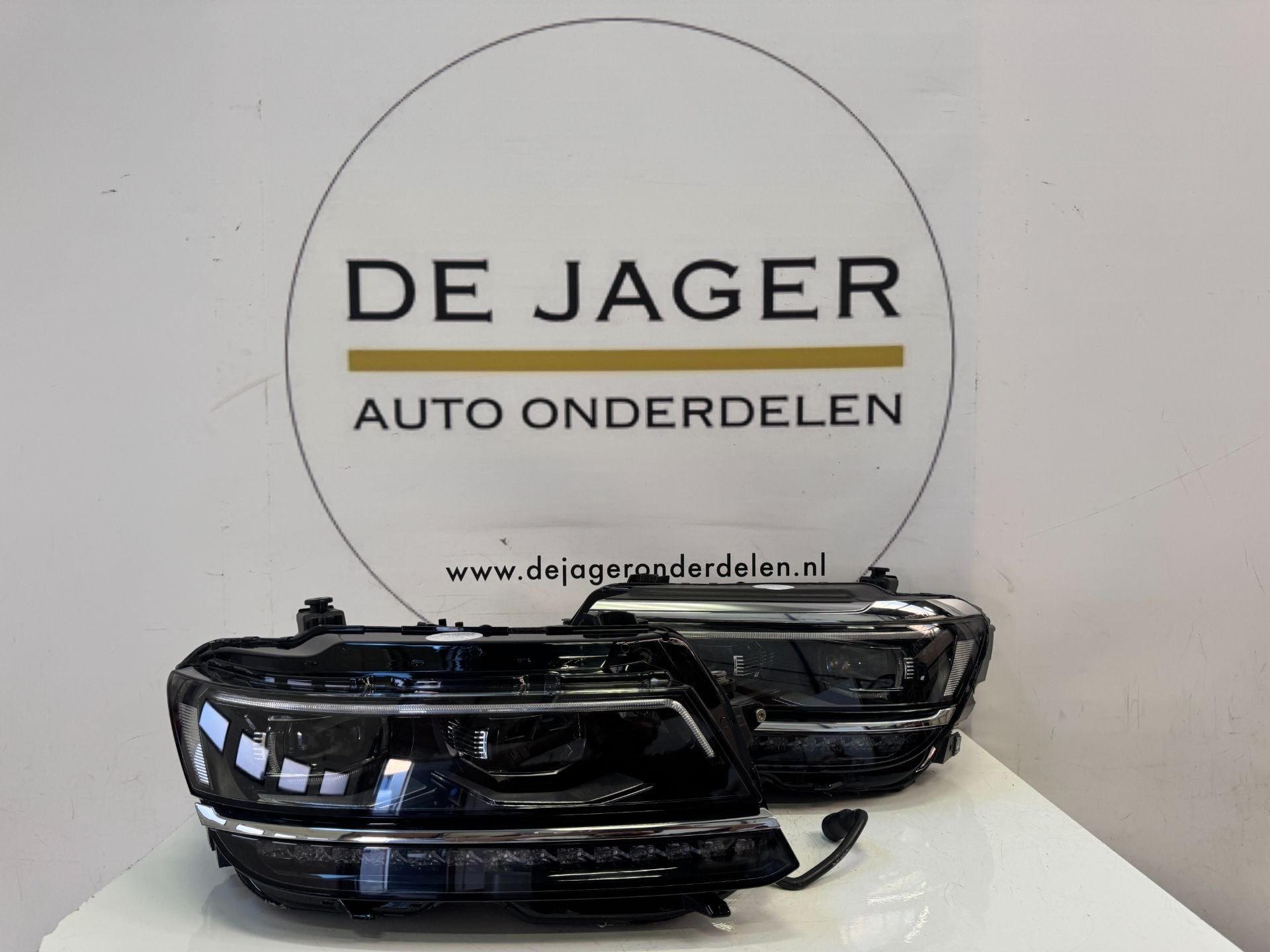 ENSEMBLE DE PHARES LED VW TIGUAN 5NA 5NB 5NB941081A 5NB94108, Volkswagen, Volkswagen AG, Vw@volkswagen.de, Utilisé