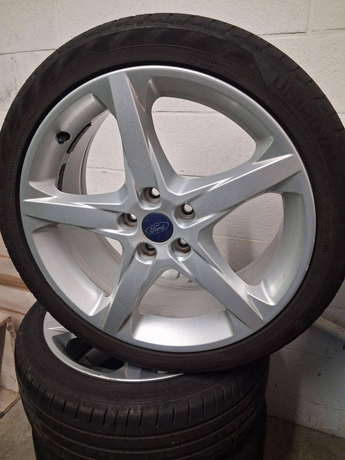 4 roues montées pneus été pour Ford, Enlèvement