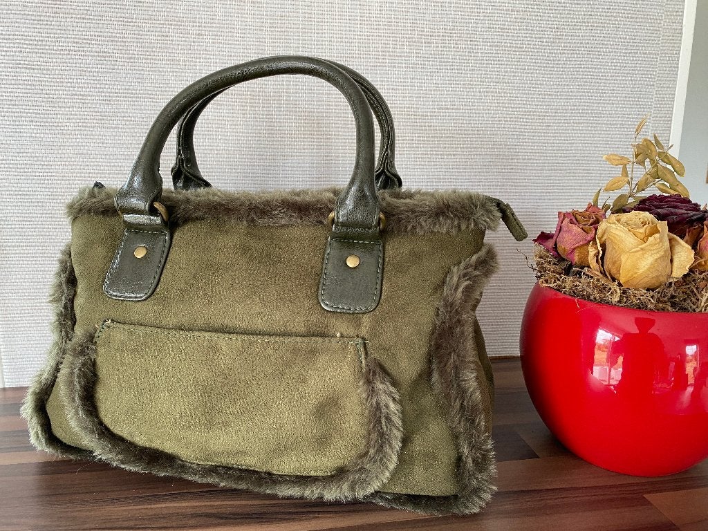 Sac à main kaki effet daim et fausse fourrure Miss-Terre, Enlèvement ou Envoi, Neuf, Autres couleurs, Sac à main