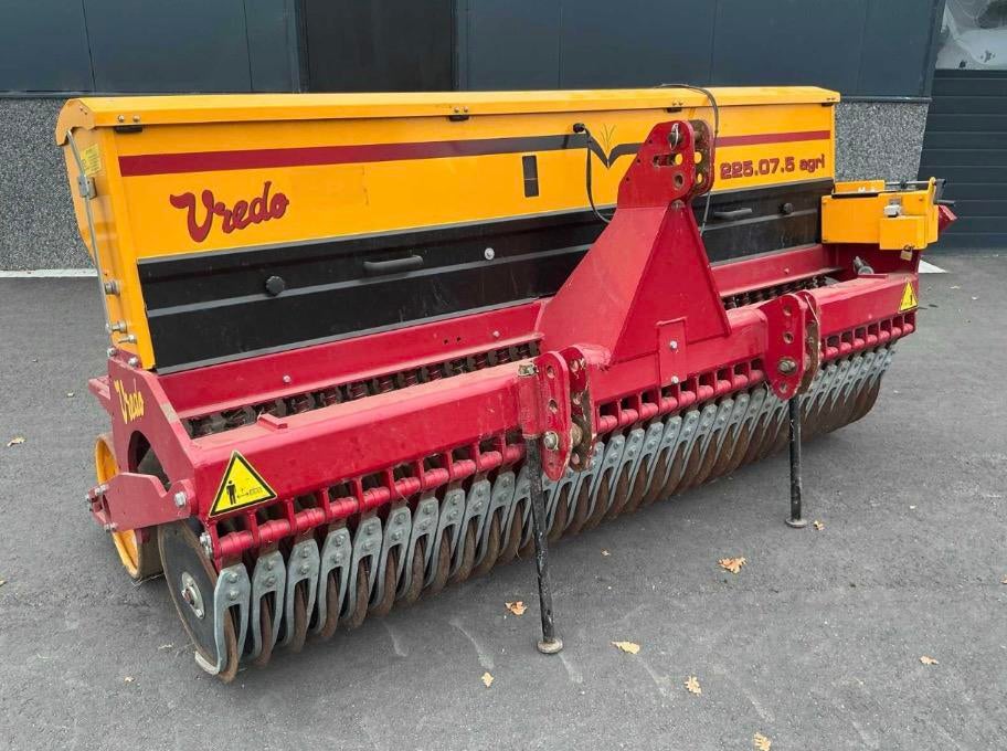 Doorzaaien van weides met vredo, Zakelijke goederen, Ophalen, Akkerbouw, Weidebouw
