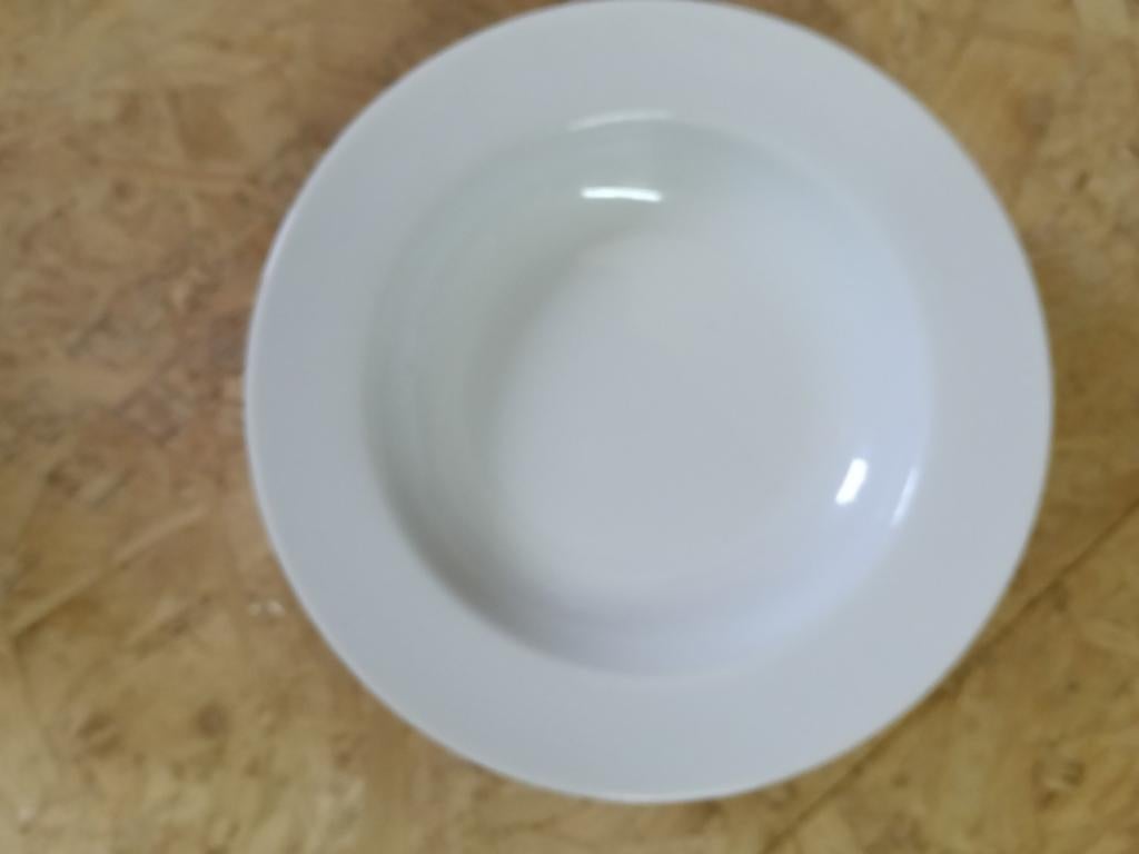 6 assiettes creuses blanches, Maison & Meubles, Enlèvement, Assiettes(s)