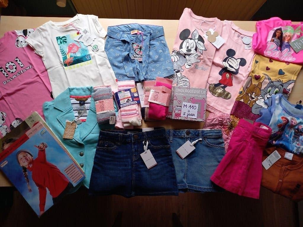 Grand paquet de vêtements neufs pour filles taille 110, Enlèvement ou Envoi, Neuf, Taille 110