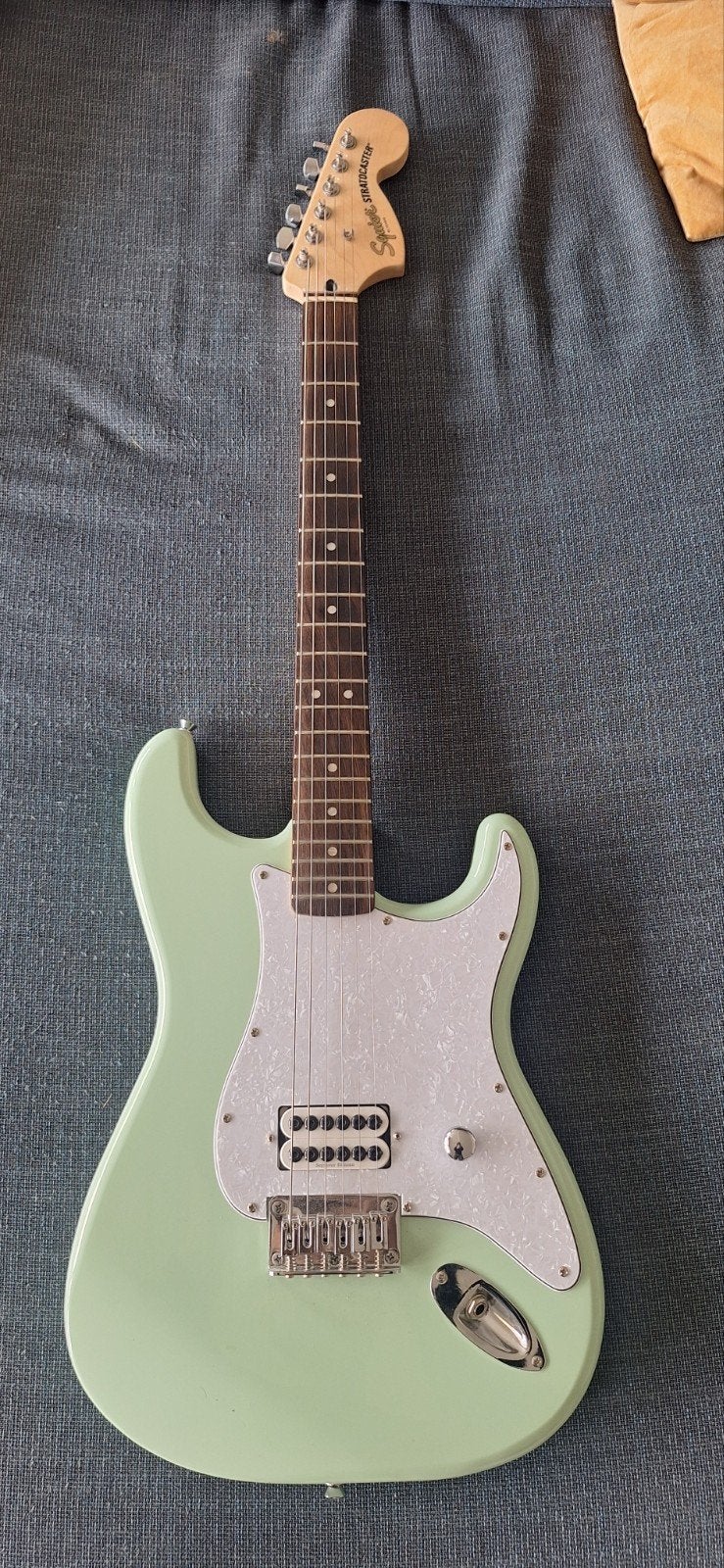 Squier FSR project Tom delonge, Muziek en Instrumenten, Snaarinstrumenten | Gitaren | Elektrisch, Verzenden, Gebruikt, Solid body