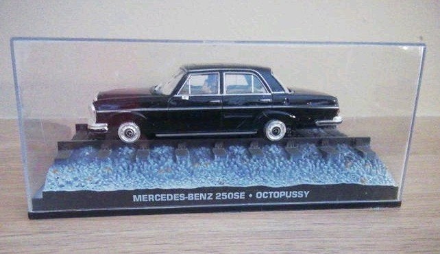 Mercedes James Bond, Enlèvement, Comme neuf, Voiture