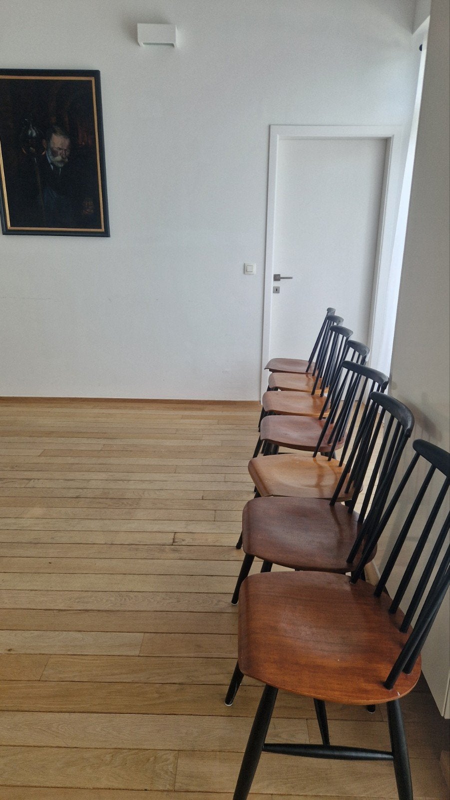 Chaises type Fanett / Ilmari Tapiovaara, Bois, Une