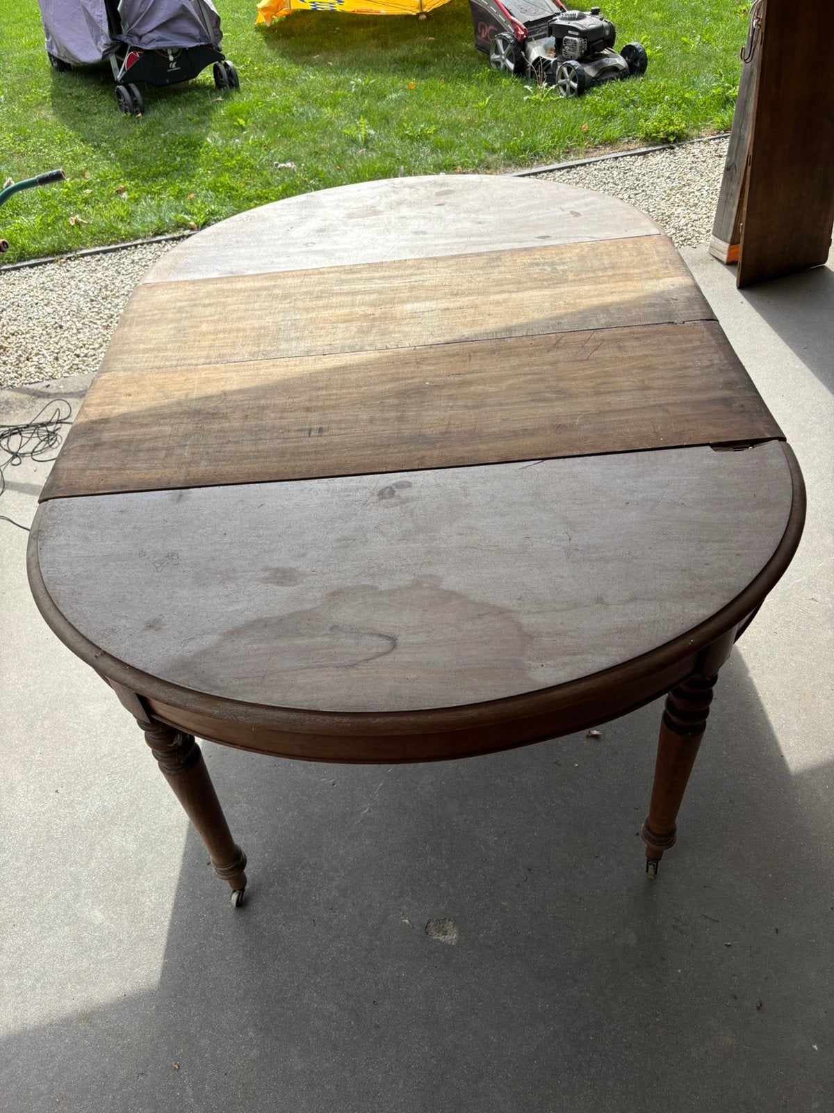 Oude, uitschuifbare tafel met decoratieve gedraaide poten, Ophalen