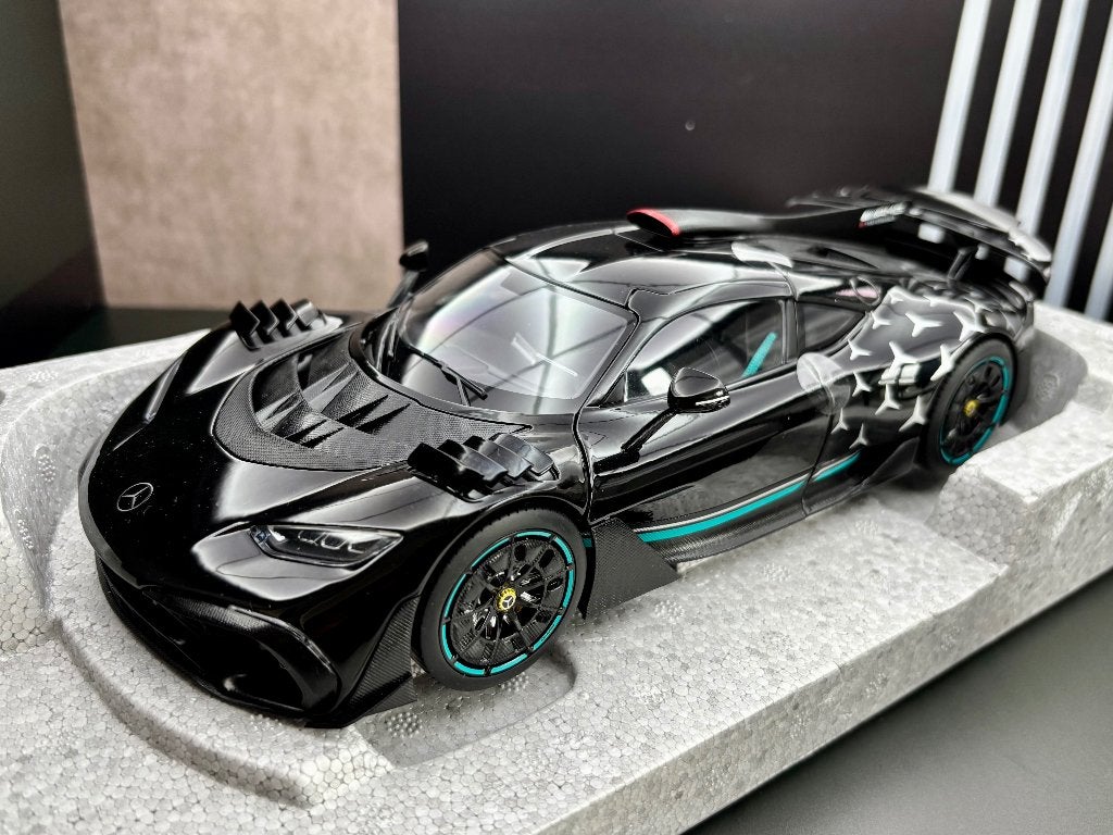 1:18  Mercedes - amg one, Hobby & Loisirs créatifs, Voitures miniatures | 1:18, Enlèvement ou Envoi, Comme neuf, Voiture, Autres marques