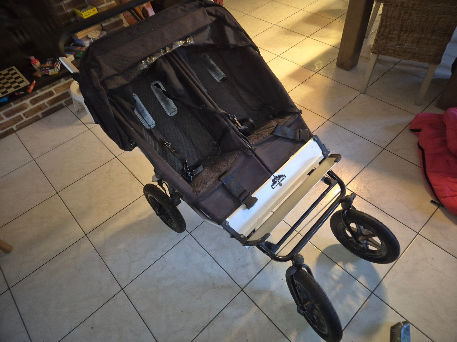 Poussette double urban jungle Marque Mountain Buggy, Enfants & Bébés, Autres marques, Enlèvement, Utilisé, Poussette