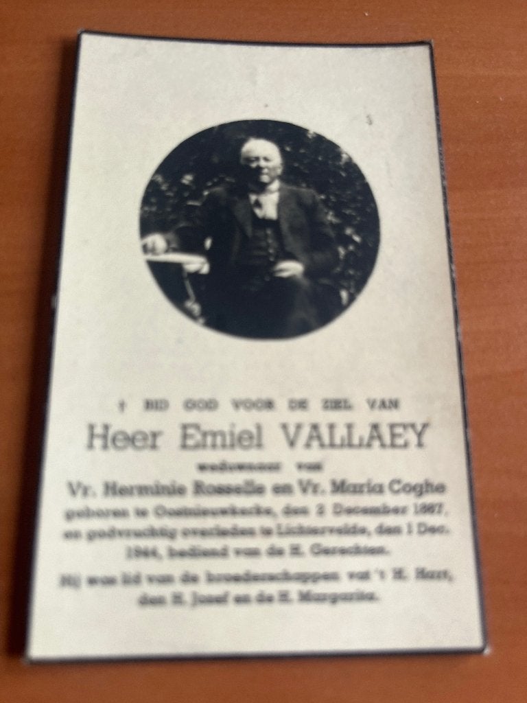 Rouwkaart E. Vallaey Oostnieuwkerke1887 + Lichtervelde 1944, Verzamelen, Bidprentjes en Rouwkaarten, Verzenden, Rouwkaart