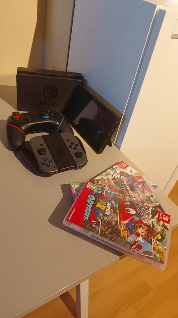 Nintendo switch, 3 games en pro controller (inclusief), Enlèvement, Comme neuf