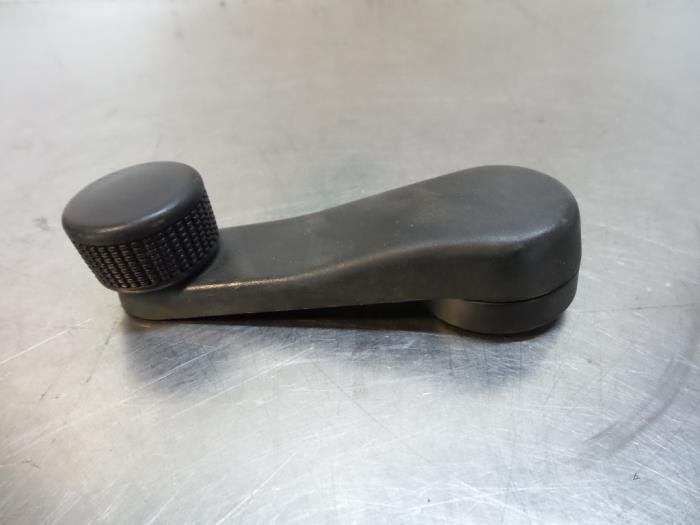 Manivelle de vitre d'un Volkswagen Polo (Polo 94-), Volkswagen, -, Utilisé, -