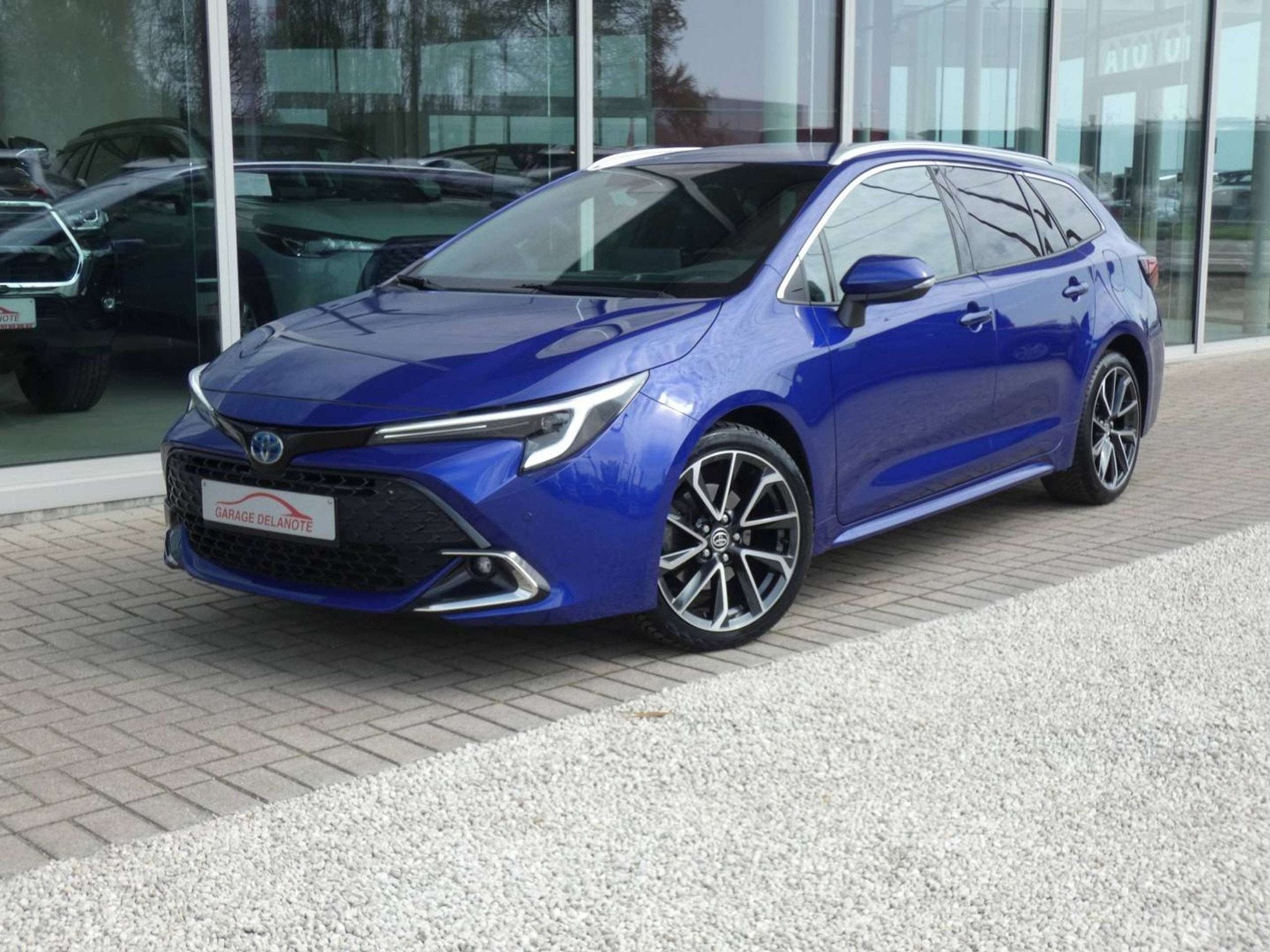 Toyota Corolla 2.0 Hybrid 196pk Premium +Sportzetels +Elektr, Gebruikt, 4 cilinders, Parkeersensor, Corolla