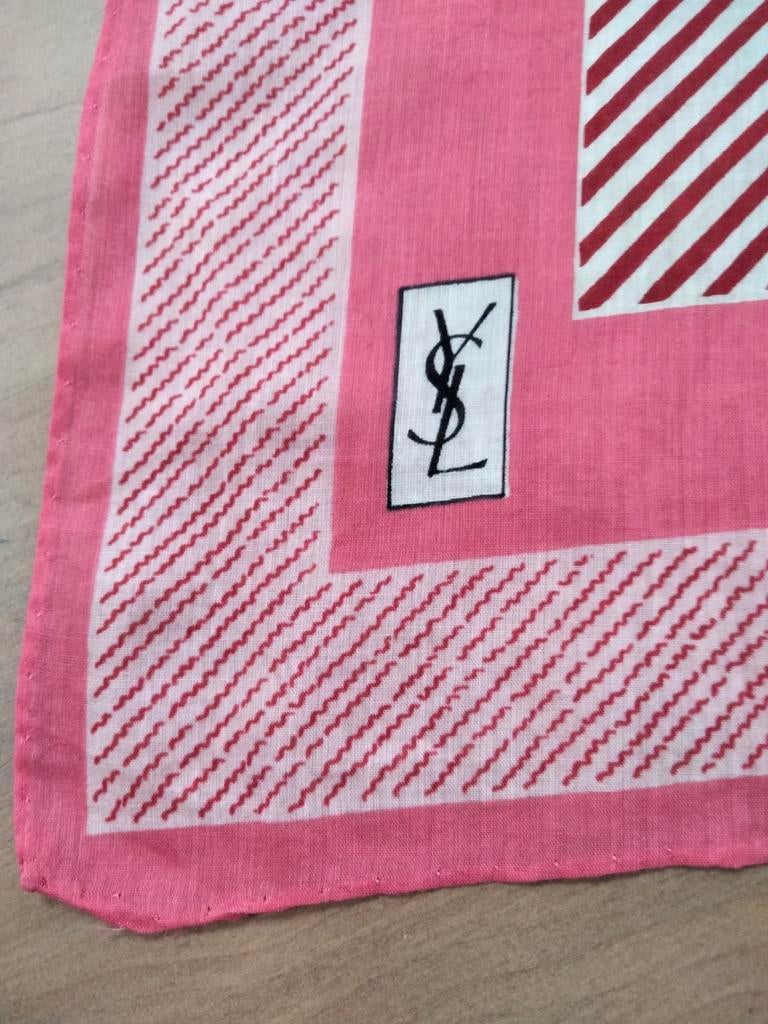 Vierkant sjaaltje .YSL, Enlèvement ou Envoi