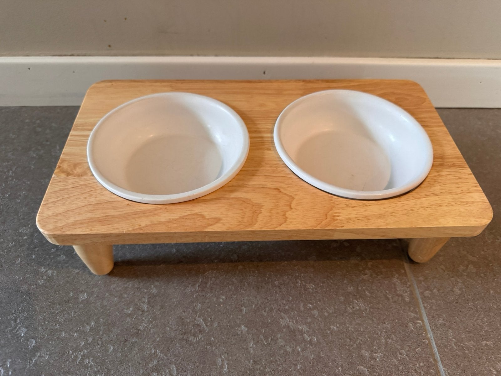 Eet- en drinkbakje voor katten - hout en porcelein, Ophalen, Zo goed als nieuw