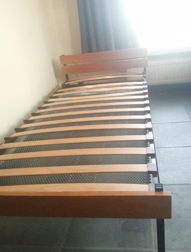 vintage teak bed  eenpersoons, Huis en Inrichting, Slaapkamer | Bedden, Ophalen, Eenpersoons, Metaal