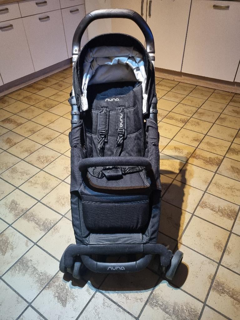 Nuna pepp luxx buggy met accessoires, Ophalen, Zo goed als nieuw, Voetenzak