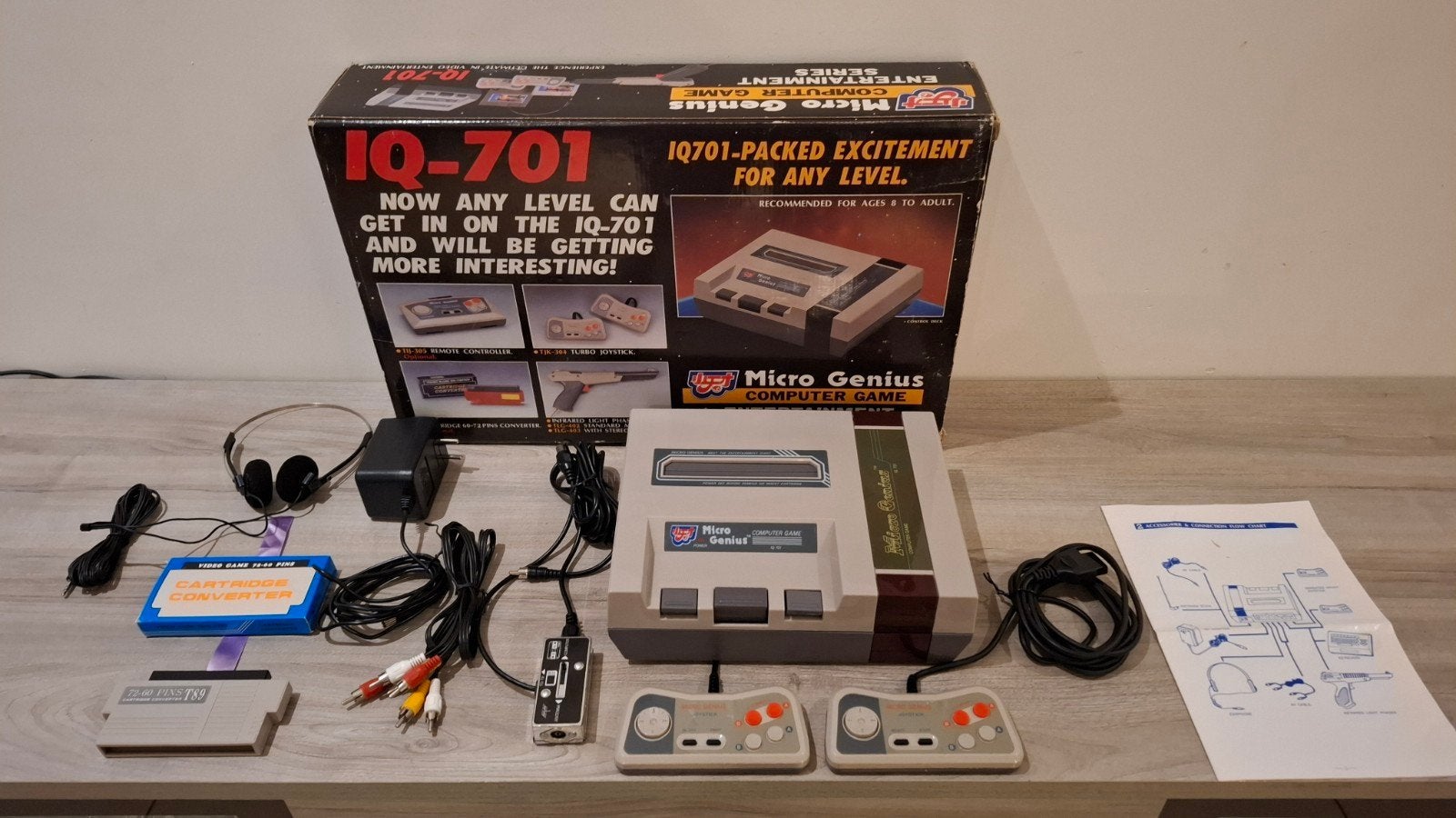 Micro Genius IQ-701 als nieuw met twee controllers, Games en Spelcomputers, Spelcomputers | Overige, Ophalen of Verzenden